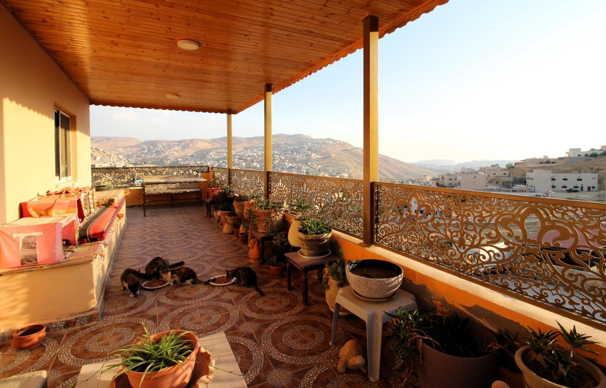 Petra Bed & Breakfast Wadi Musa Exterior photo