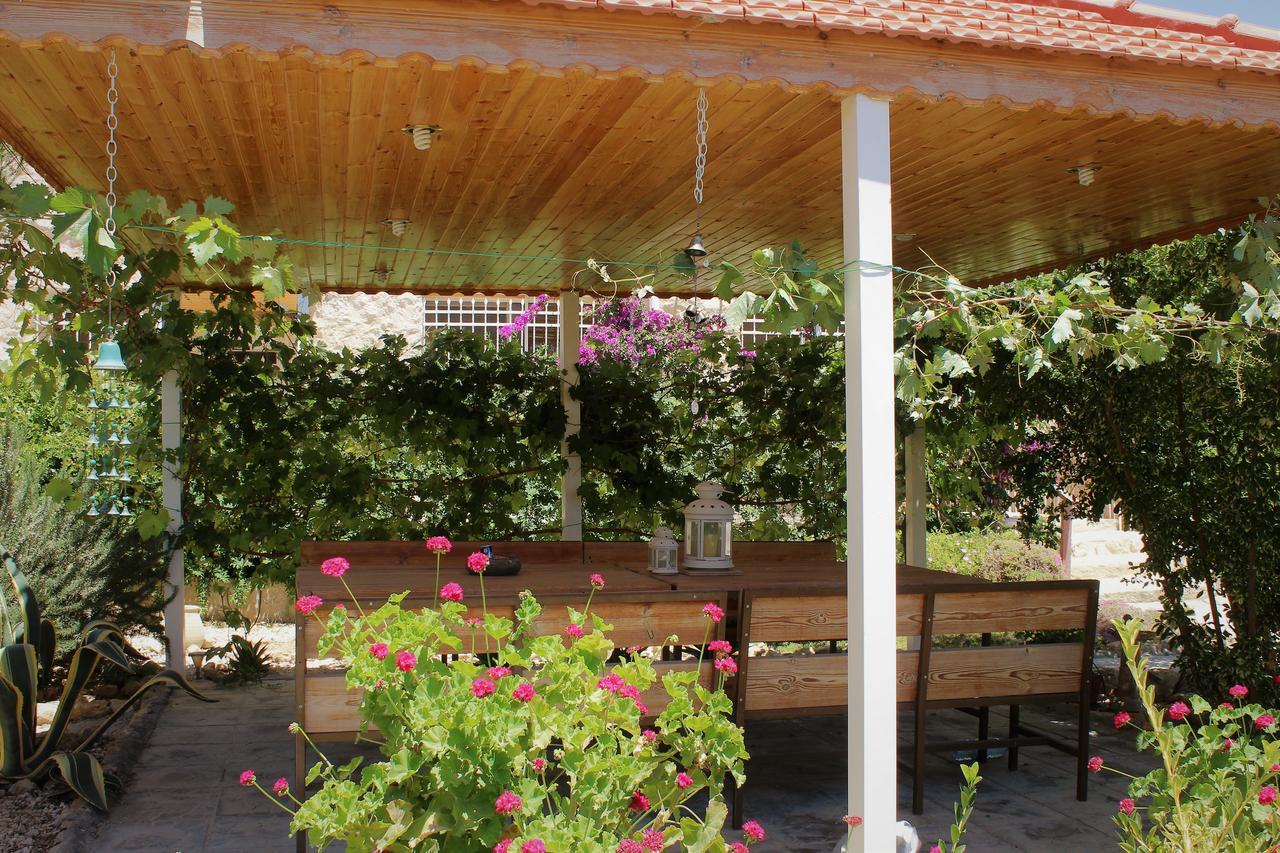 Petra Bed & Breakfast Wadi Musa Exterior photo